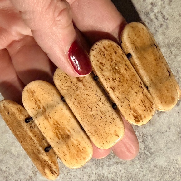 Vintage Carved Bovine Bone Panel Stretch Bracelet Black White Geometric Tribal - Picture 5 of 5